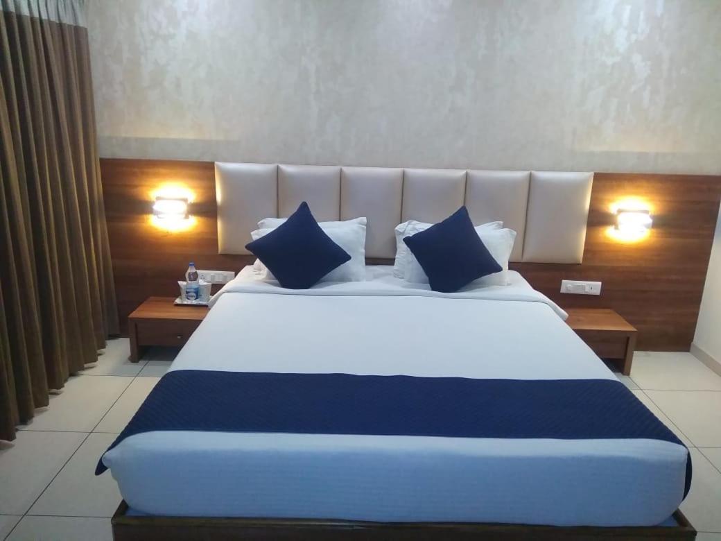 The Grand Vardhman Hotel Morbi Экстерьер фото